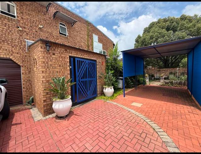 5 BEDROOM HOUSE FOR SALE IN THE REEDS